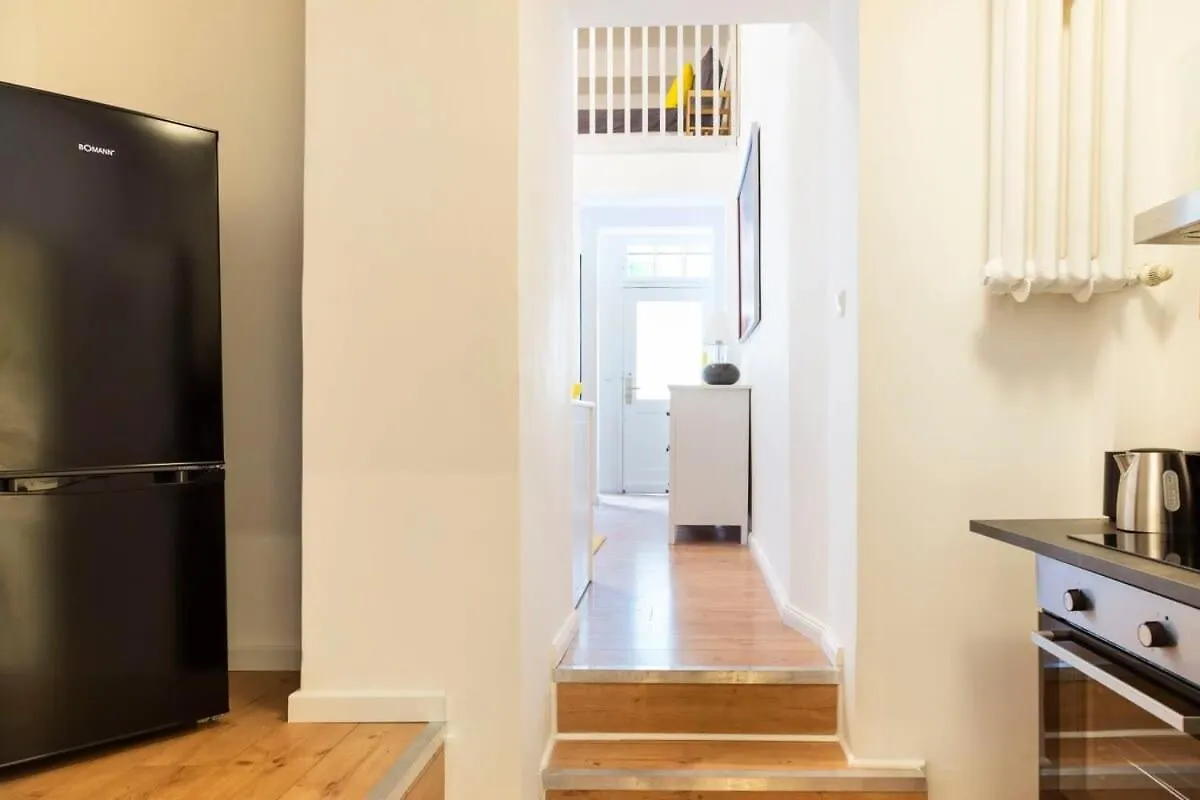 Spacious Loft Style Studio In Berlin Wilmersdorf 0*,  Almanya